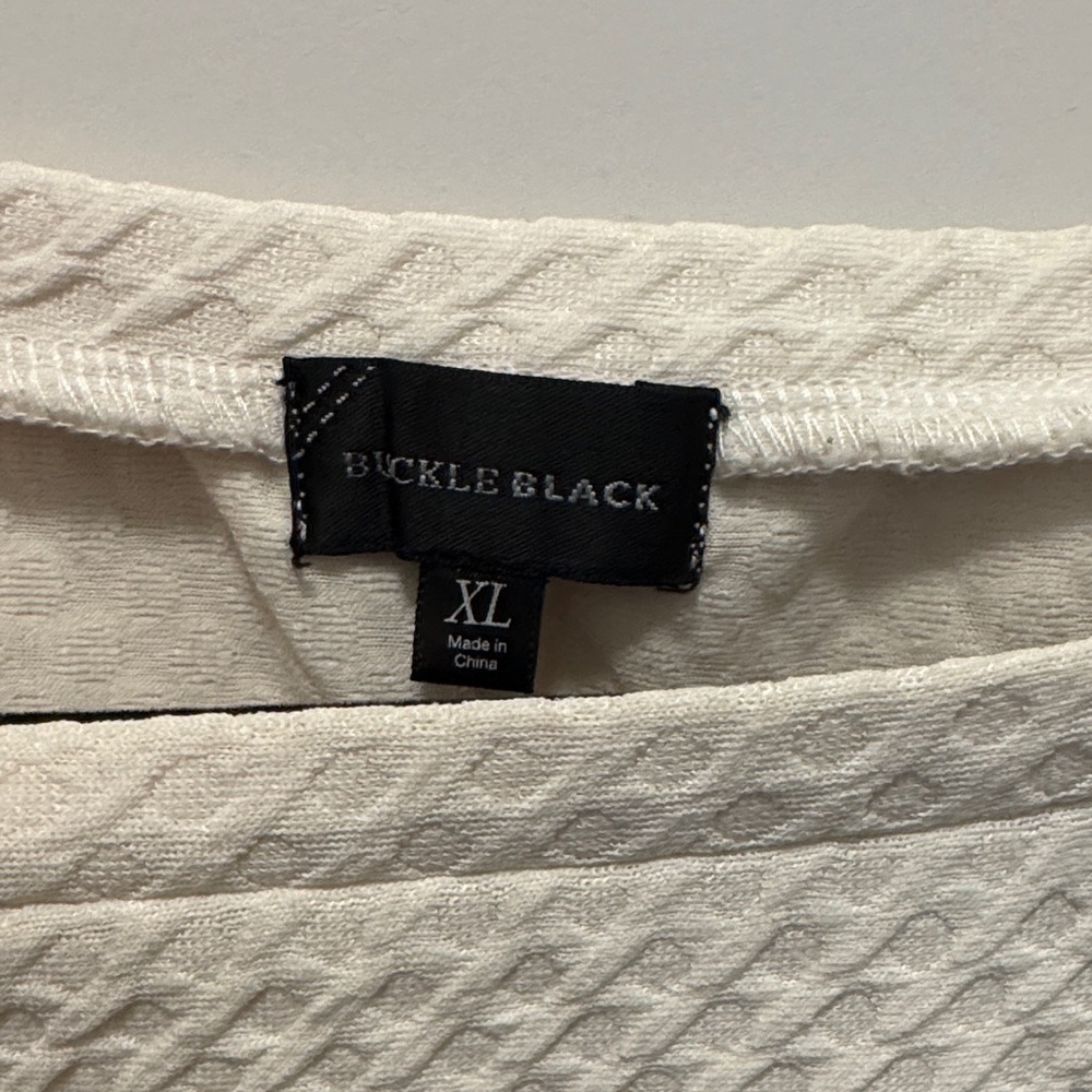 🆕Buckle Black Textured Cream Top. XL. NWOT!!💥💥 - Picture 2 of 4